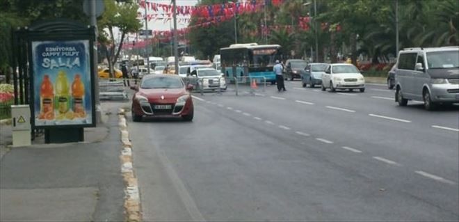 İstanbul Emniyeti önünde şüpheli araç alarmı