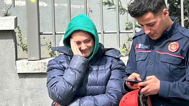 İstanbul’da balkonda genç kızı kurtarma operasyonu