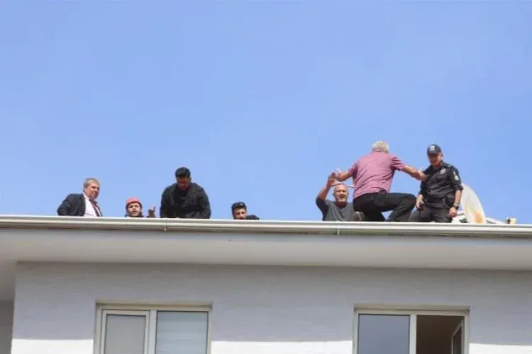 Emekli vatandaş BUSKİ çatısında intihar girişiminde bulundu