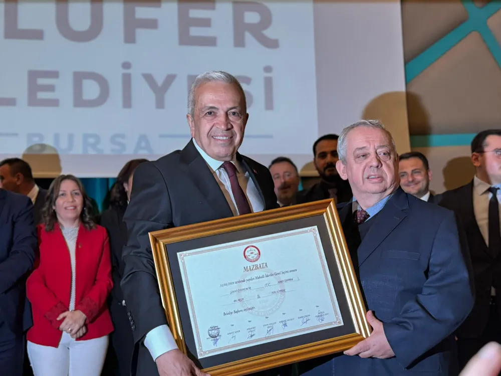 Yeni Nilüfer Belediye Başkanı Şadi Özdemir mazbatasını aldı