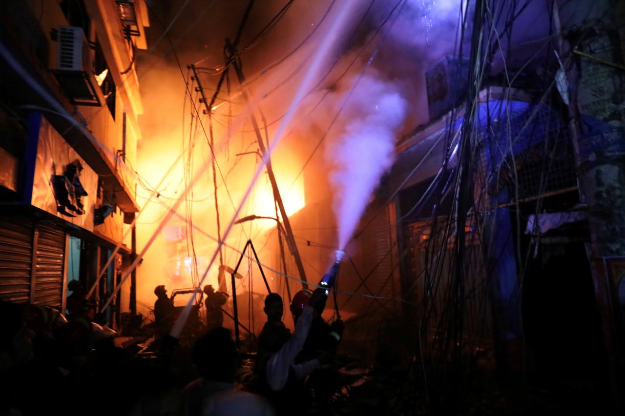Bangladeş`te yangın faciası: 81 Ölü 