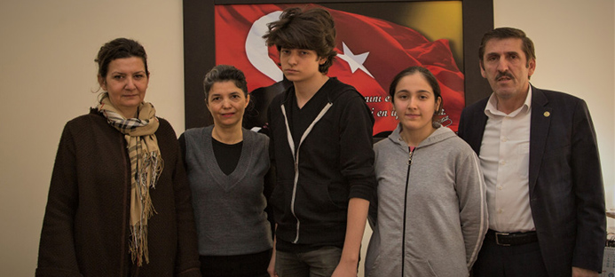 Bursa Zeki Müren Güzel Sanatlar Lisesi ödüllere doymuyor