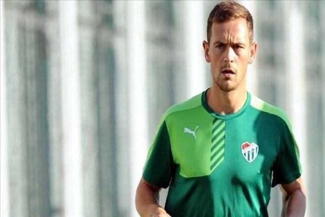 BURSASPOR´DA YAPRAK DÖKÜMÜ DEVAM EDİYOR