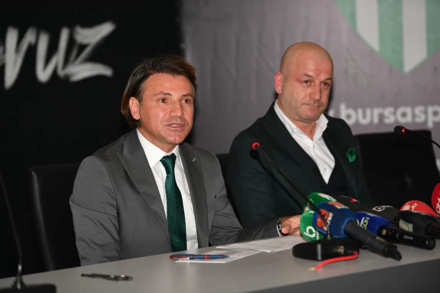 Bursaspor’un yeni teknik direktörü Tamer Tuna imzayı attı  