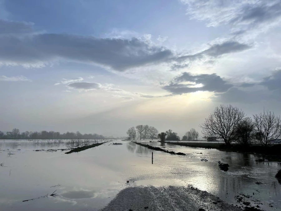 Baraj kapakları açıldı, 30 bin dönüm arazi sular altında kaldı   
