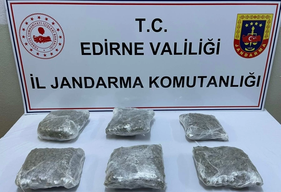  Edirne’de jandarma ekipleri uyuşturucuya geçit vermiyor 