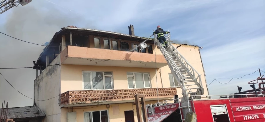 Yalova’da çatı katı yangını   