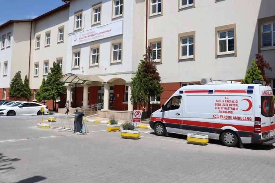 Bolu’da aynı köyde zehirlenen 20 kişi hastaneye kaldırıldı 