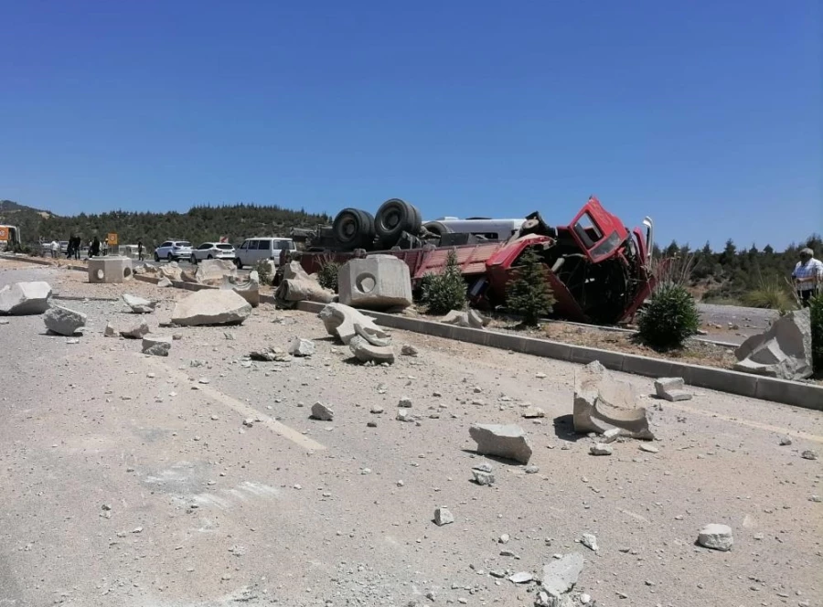 Freni patlayan kamyondan fırlayan sürücü hayatını kaybetti