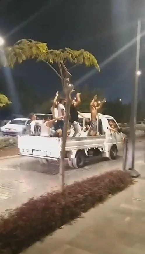 Antalya’da kamyonet üzerindeki diskonun faturası ağır oldu