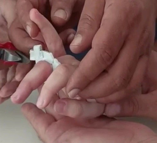 Parmağına plastik parça sıkışan öğrencinin yardımına itfaiye yetişti   