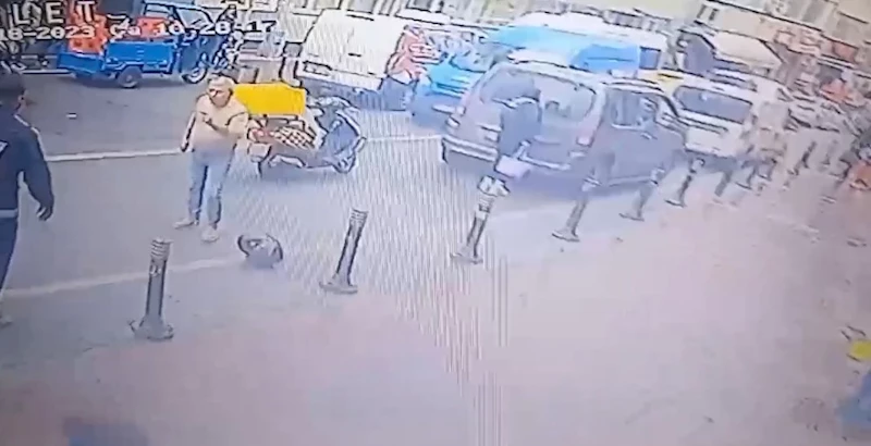 İstanbul’da meydan dayağı kamerada: Bıçak çekince kızının yanında dayak yedi
