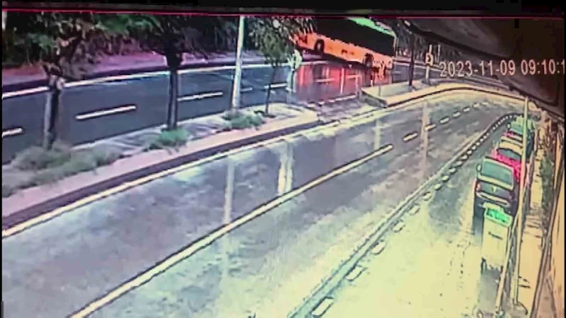 Beykoz’da freni patlayan İETT otobüsü yolun kenarına savruldu: 1 yaralı
