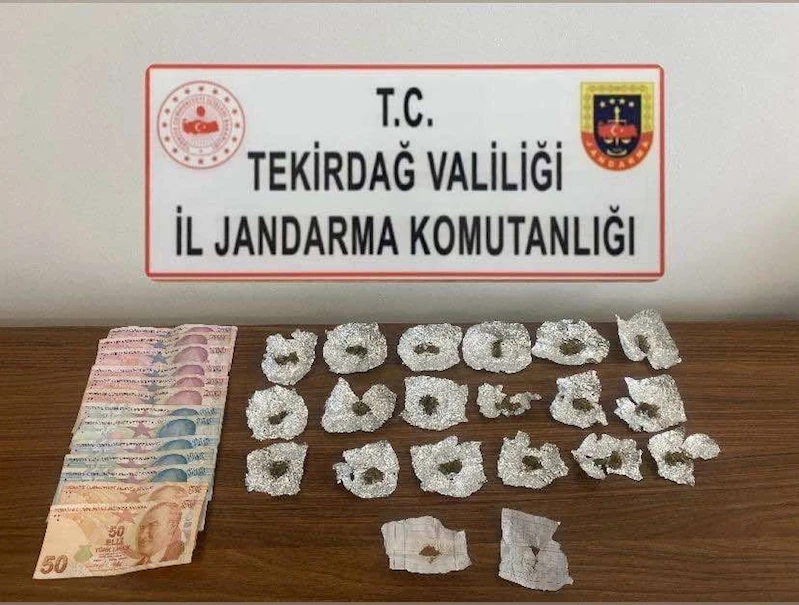 Jandarma uyuşturucuya geçit vermiyor: 8 gözaltı
