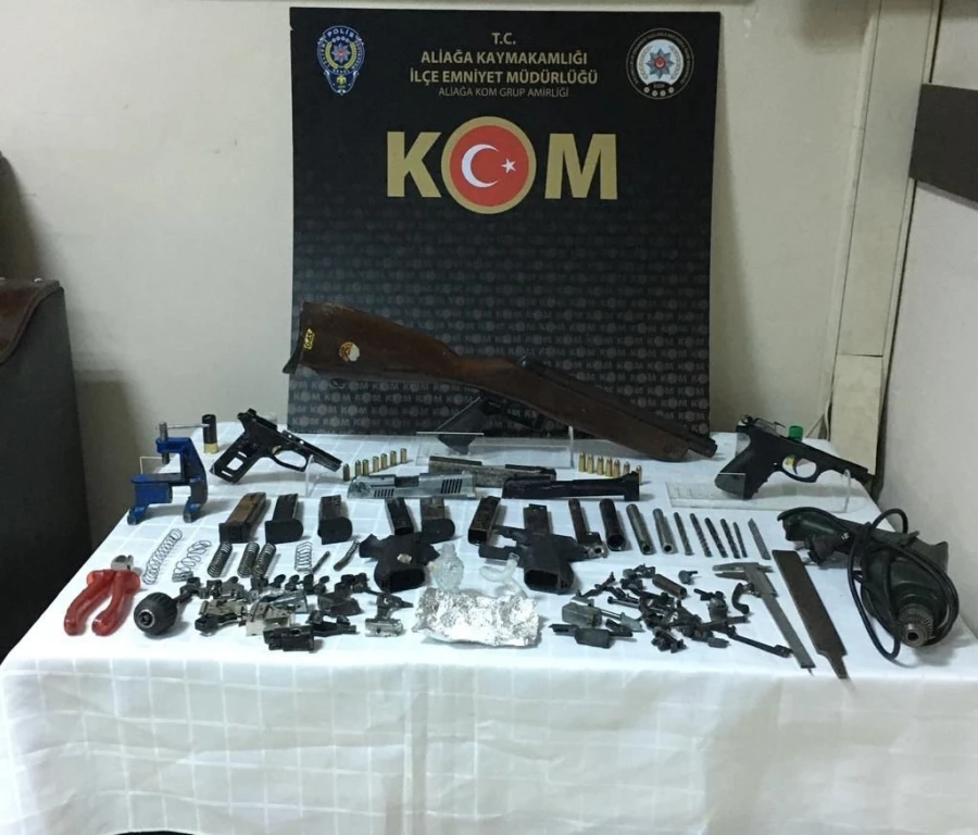  Silah satıcısı İzmir polisi tarafından yakalandı 