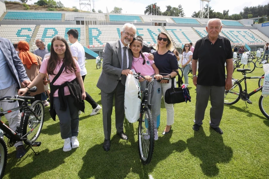 Nilüfer Belediyesi’nden en çalışkan öğrencilere bisiklet ödülü