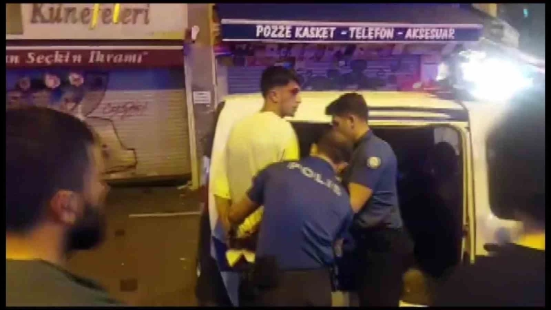 Kadıköy’de bir şahıs mekanın güvenlik görevlisini bıçakladı
