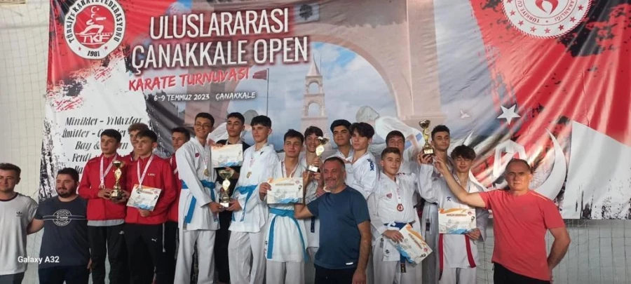 Nilüferli sporcular Karate Turnuvası’ndan ödülle döndü