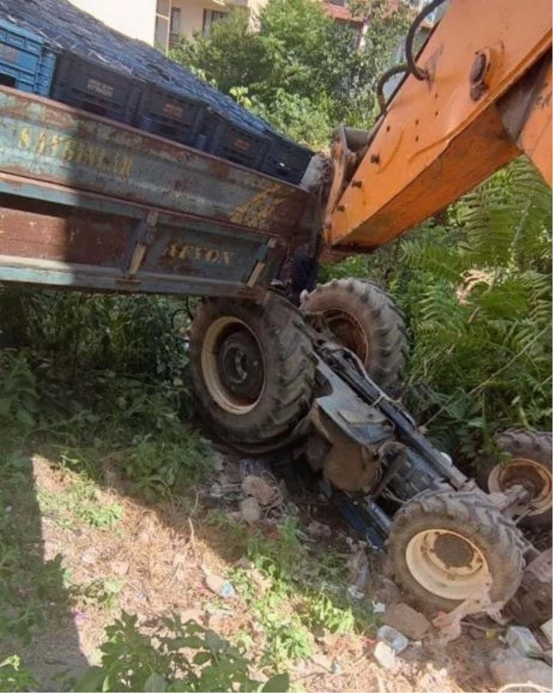 Bilecik’te devrilen traktörün altında kalan sürücü hayatını kaybetti
