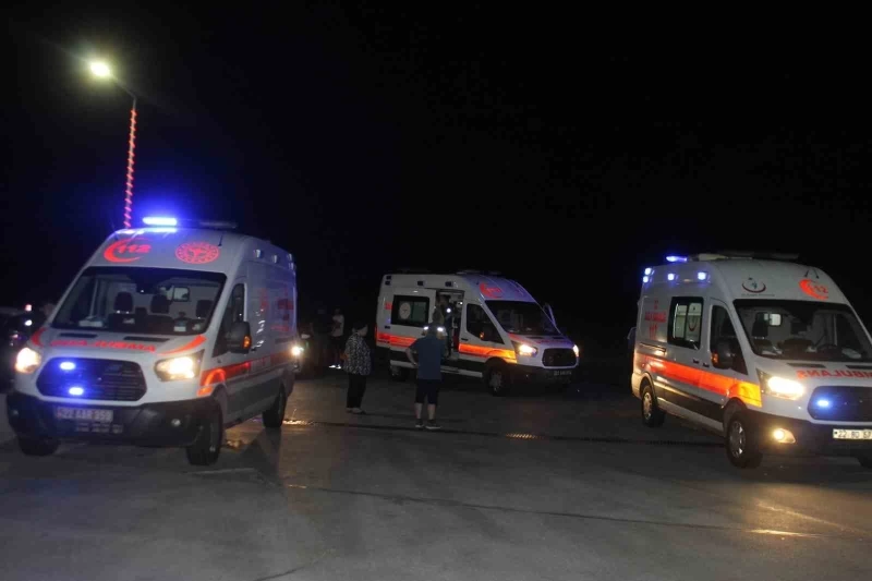 Edirne’de Bulgar ve Türk ailenin olduğu otomobiller çarpıştı: 2’si çocuk 6 yaralı
