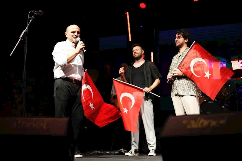 Altınova’da 30 Ağustos halk konserleriyle kutlandı
