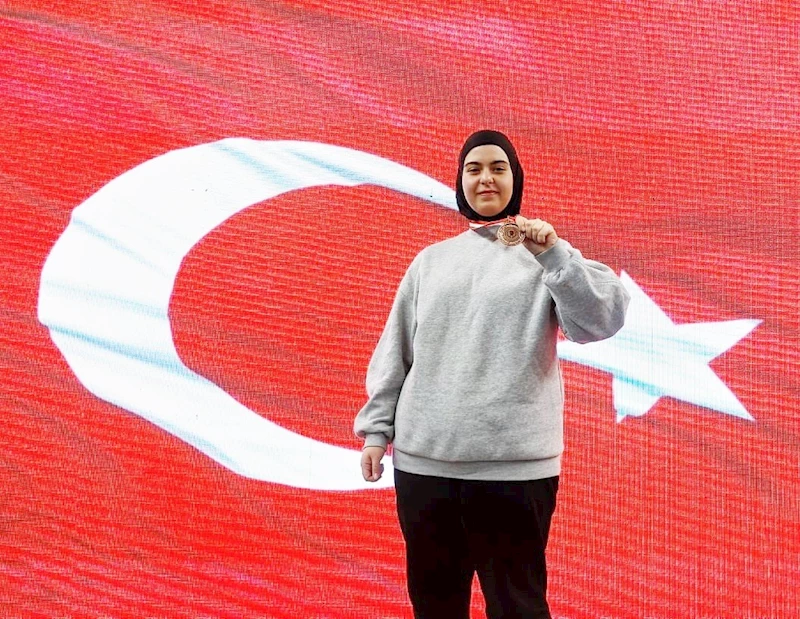 Yalovalı Aleyna boksta Türkiye üçüncüsü oldu
