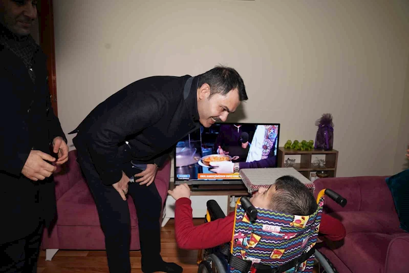 İBB Başkan Adayı Kurum, engelli çocuğu ziyaret etti
