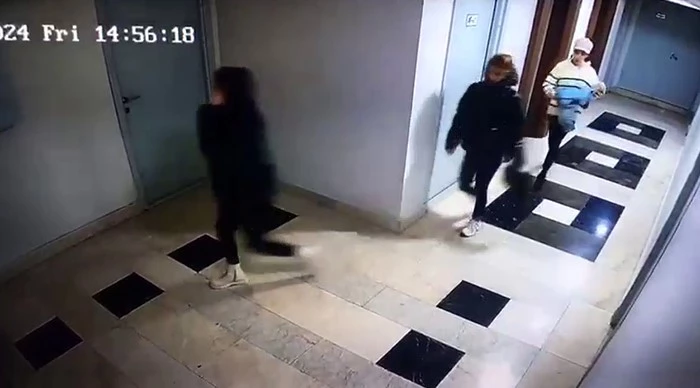 Rezidanslara girerek hırsızlık yapan 3 kadından 2’si yakalandı