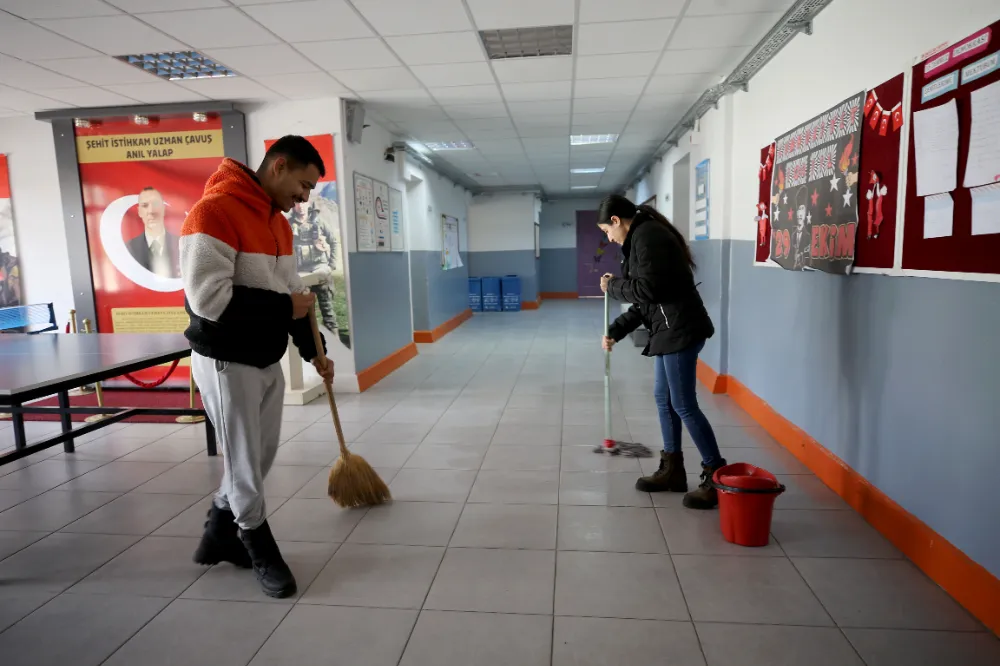 Kan vermek için gittiği hastanede mesai arkadaşına karaciğerini bağışladı