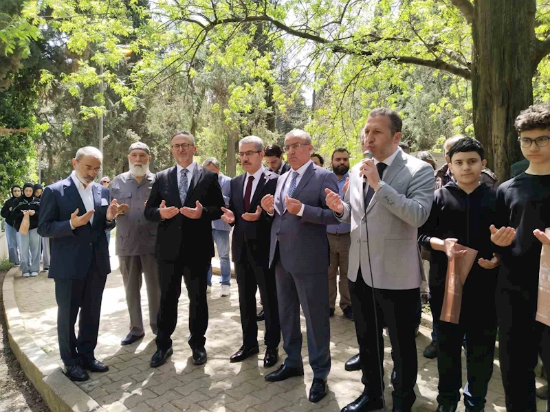 Ord. Prof. Dr. Ali Fuat Başgil kabri başında anıldı