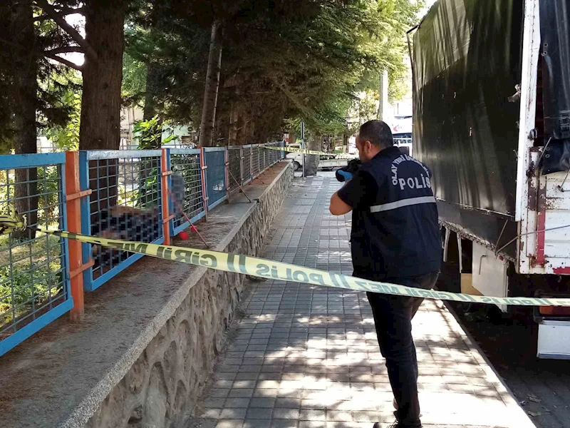 Bursa’da bir genç okul duvarının üzerinde ölü bulundu