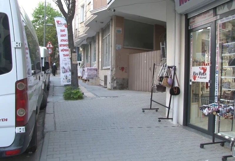 Esenyurt’ta kavgayı fırsat bilerek çantayı alıp böyle kaçtı
