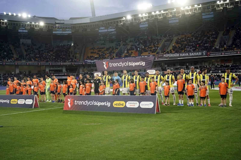 Trendyol Süper Lig: RAMS Başakşehir: 0 - Fenerbahçe: 0 (Maç devam ediyor)

