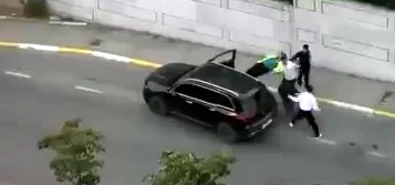 İstanbul - Avcılar’da tekmeli yumruklu trafik kavgası kamerada 