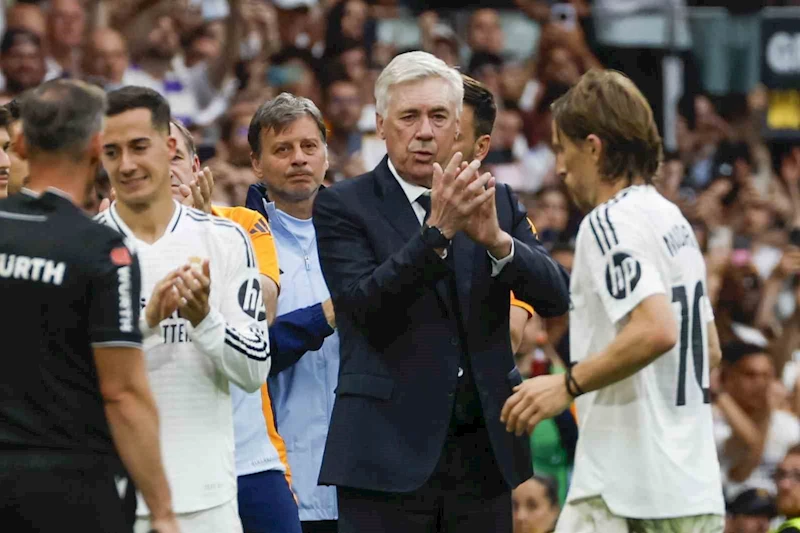 Ancelotti ve Modric, Real Madrid’e galibiyetle veda etti
