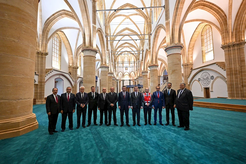 Cumhurbaşkanı Yardımcısı Yılmaz, KKTC Başbakanı Üstel ile Selimiye Camii’nde incelemelerde bulundu