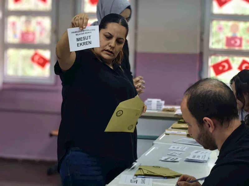 Muhtarlığı kazandı, sevincini çiftetelli oynayarak kutladı
