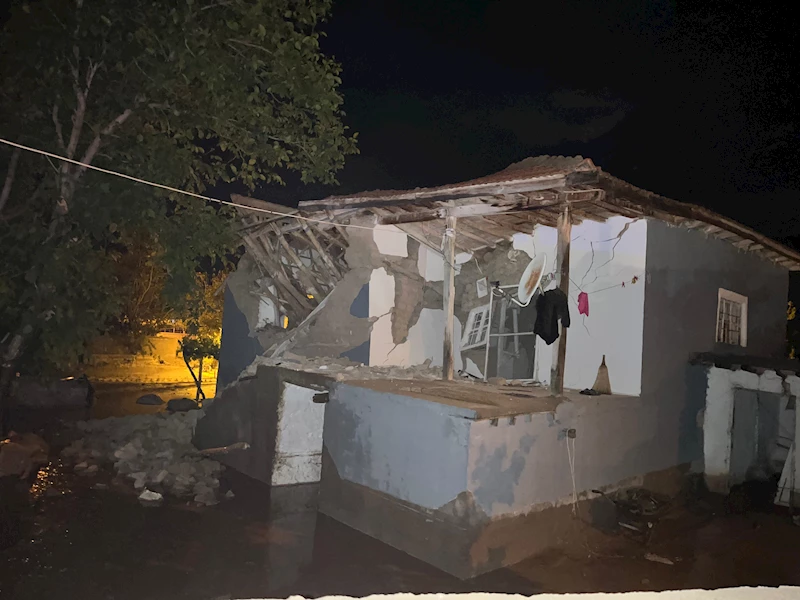 Kırşehir’de sel nedeniyle 1 ev yıkıldı, 3 ev ağır hasar gördü