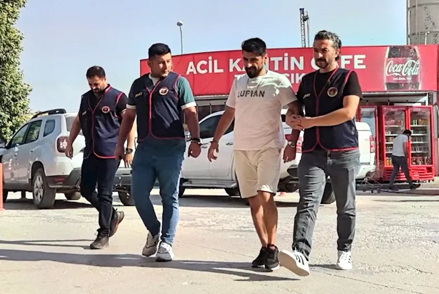Uyuşturucu hükümlüsü kafede çay içerken yakalandı