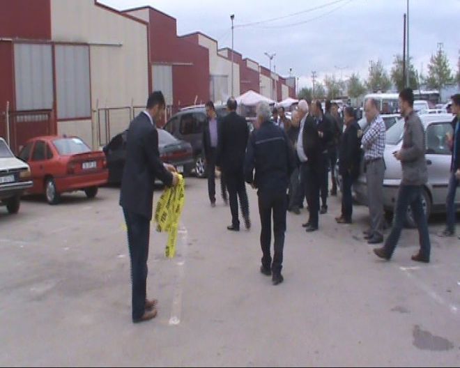 KAZA KURŞUNU 3 KİŞİYİ YARALADI