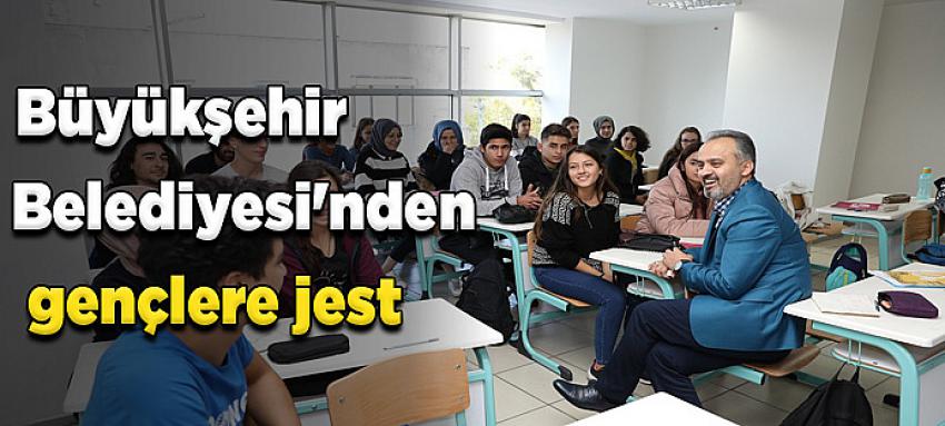 Büyükşehir Belediyesi`nden gençlere jest